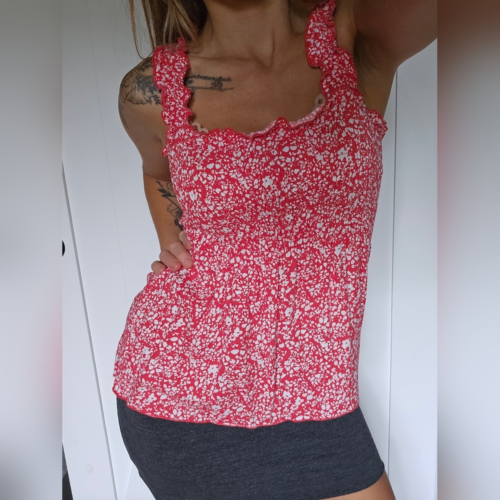 Red & White stretchy flowy top XS